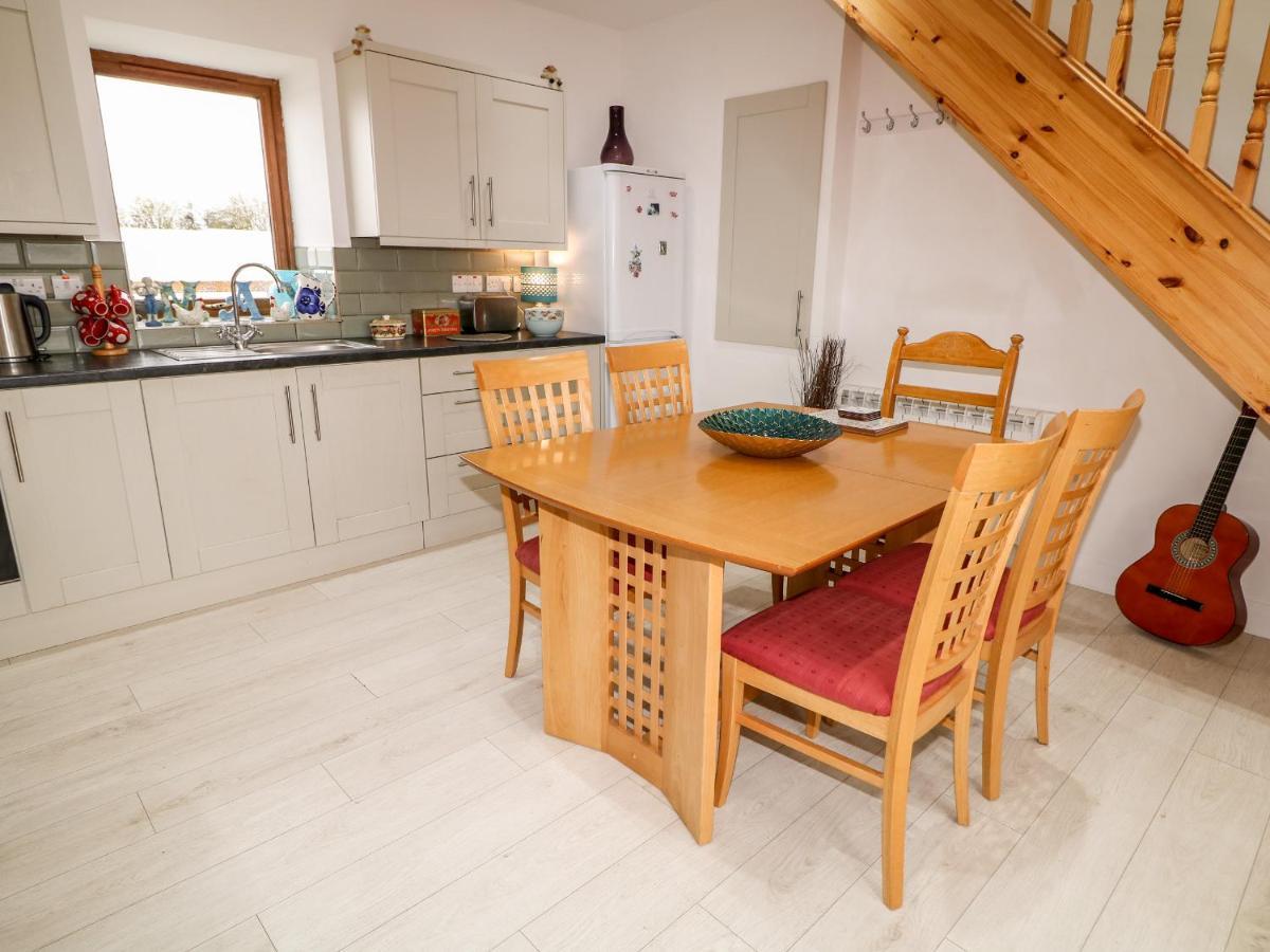 בושמילס May'S Cottage מראה חיצוני תמונה