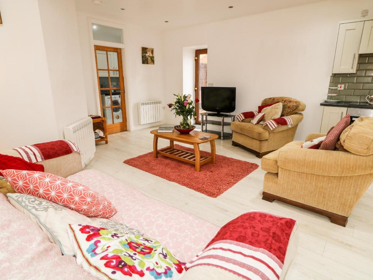 בושמילס May'S Cottage מראה חיצוני תמונה
