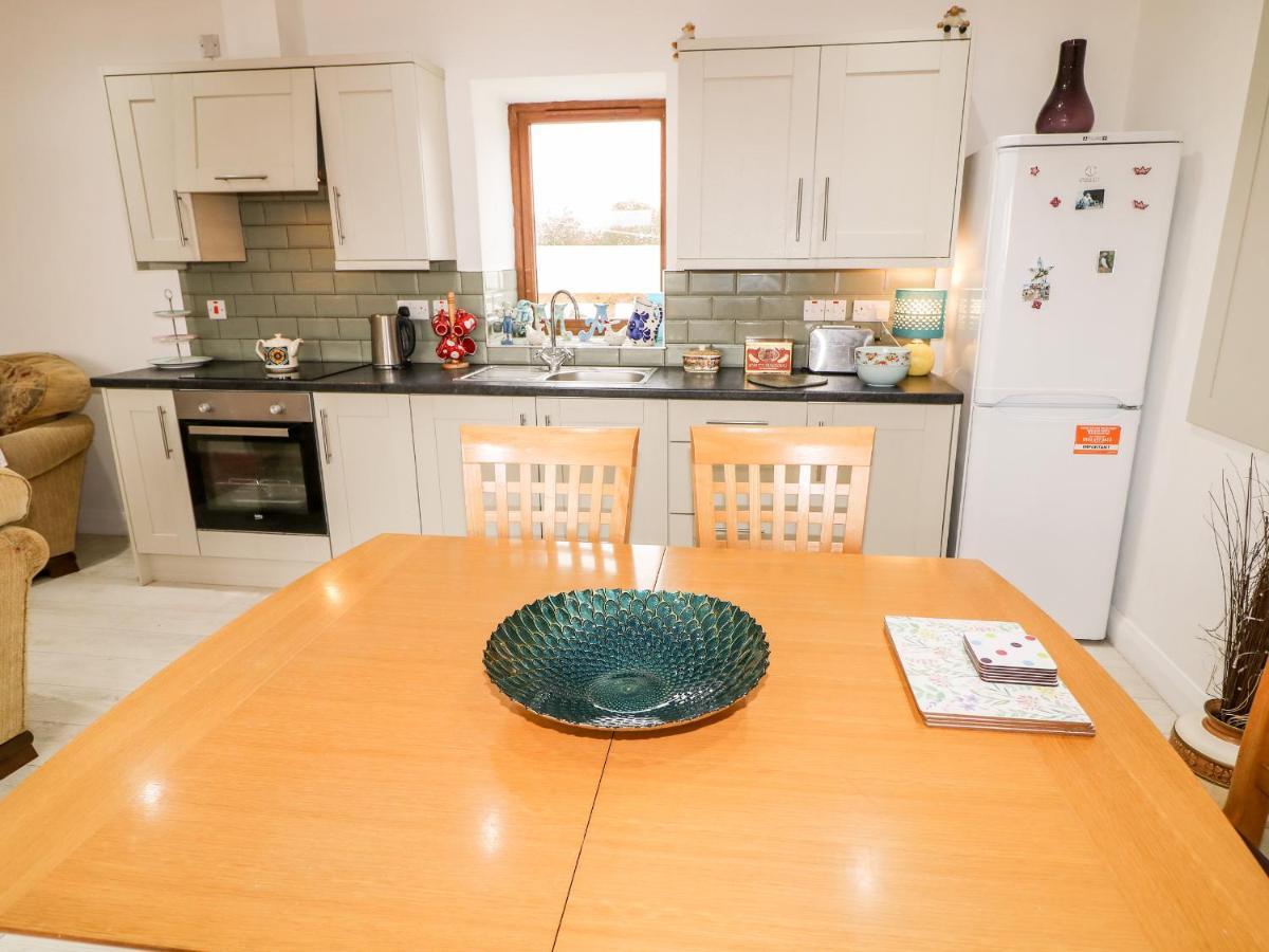 בושמילס May'S Cottage מראה חיצוני תמונה
